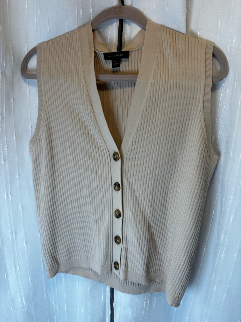 Ann Taylor Neutral Ribbed V‑Neck Sleeveless Vest - Beige